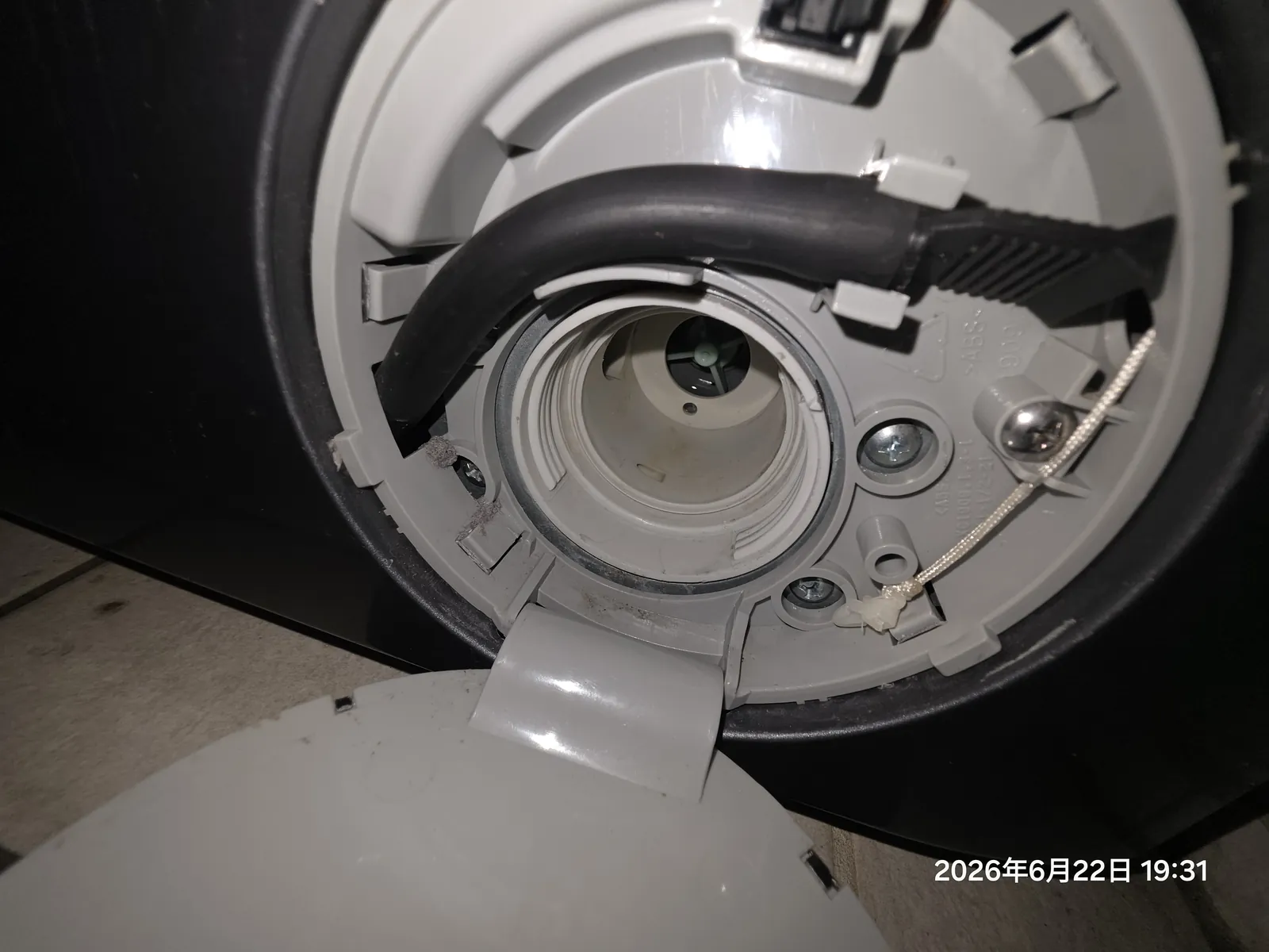 滾筒洗衣機排水泵濾網拆檢
