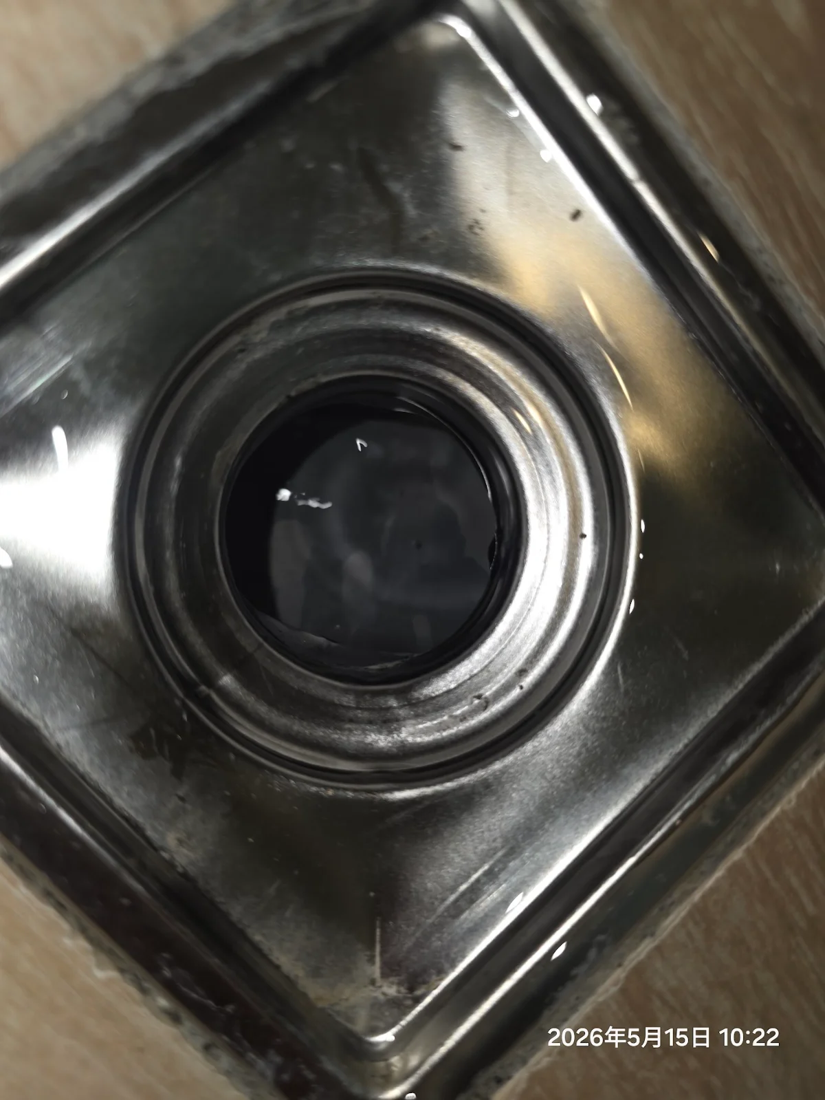 地板排水口內部近照