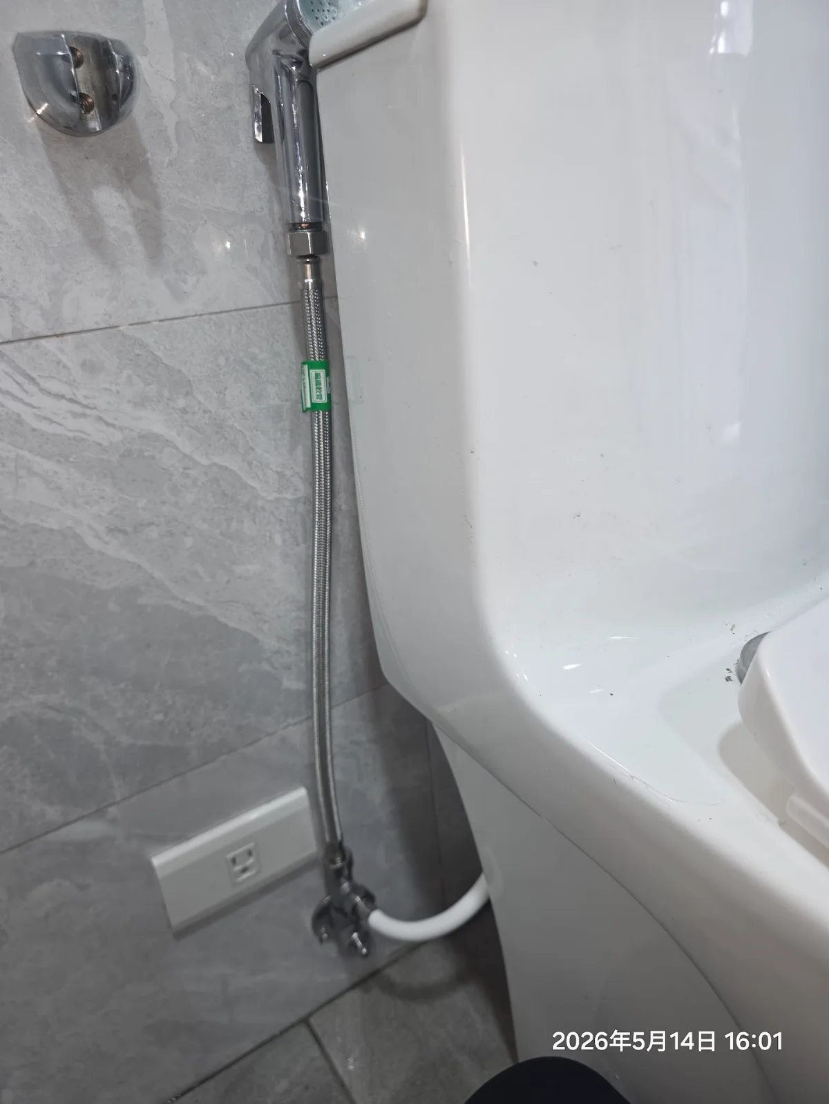 馬桶側邊進水軟管與角閥